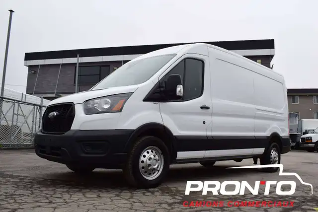 2023 Ford Transit Cargo Van AWD  Hitch , Cruise , Bluetooth