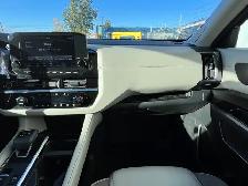 2023 Nissan Pathfinder SL AWD 7 Passenger | Command Start | Heat - Photo 17