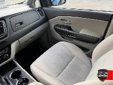 2019 Kia Sedona LX - Photo 12