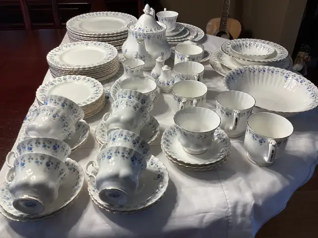 Royal Albert Memory Lane 66 pieces