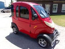 Enclosed Daymak Mobility Scooter ( NEEDS REPAIR ) - Photo 6