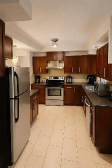 3 Beds 1 Bath Apartment - Photo 5