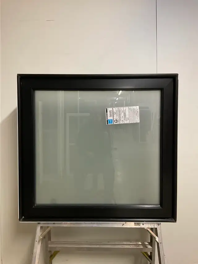 10727AH Fenêtre Auvent HYBRIDE Noir Verre sablé 37 x 34 1/2