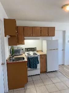 3 1/2 à louer, Rue Groulx, Granby 825$/mois.  Disp. 1er Novembre