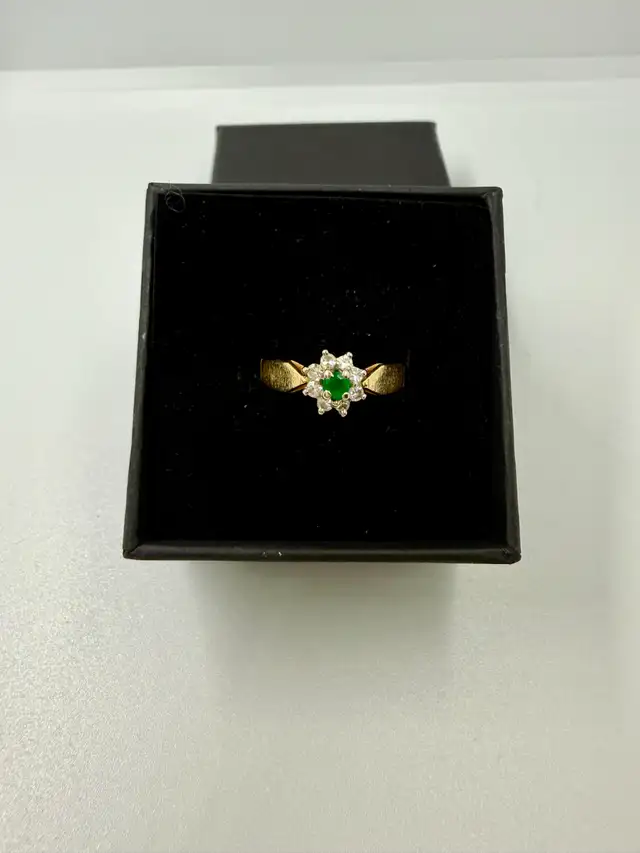 Women's 14K Gold Cluster Ring w Emerald and Diamonds~Size 6.5