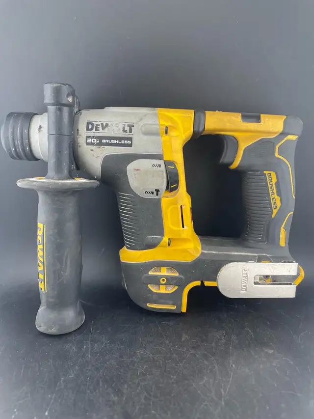 DEWALT 5/8" SDS ROTARY HAMMER DCH172