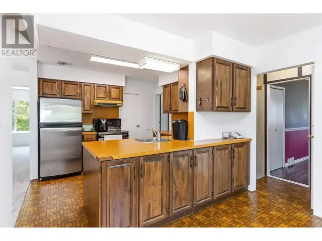 2 bedroom suite, available OCT