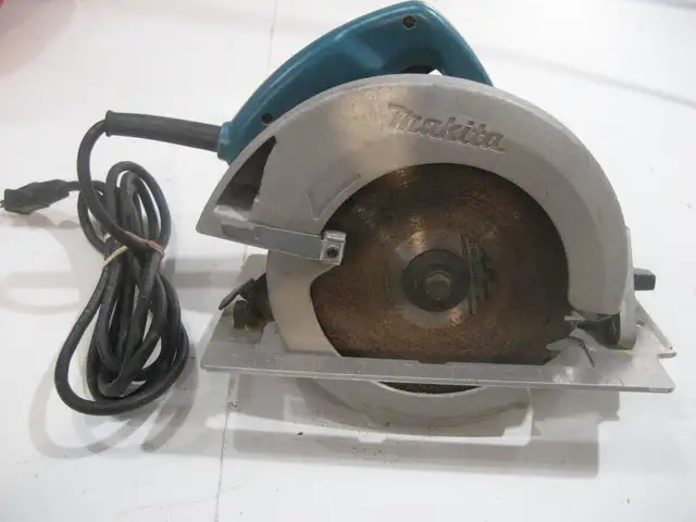 Makita 7 1/4' circular saw