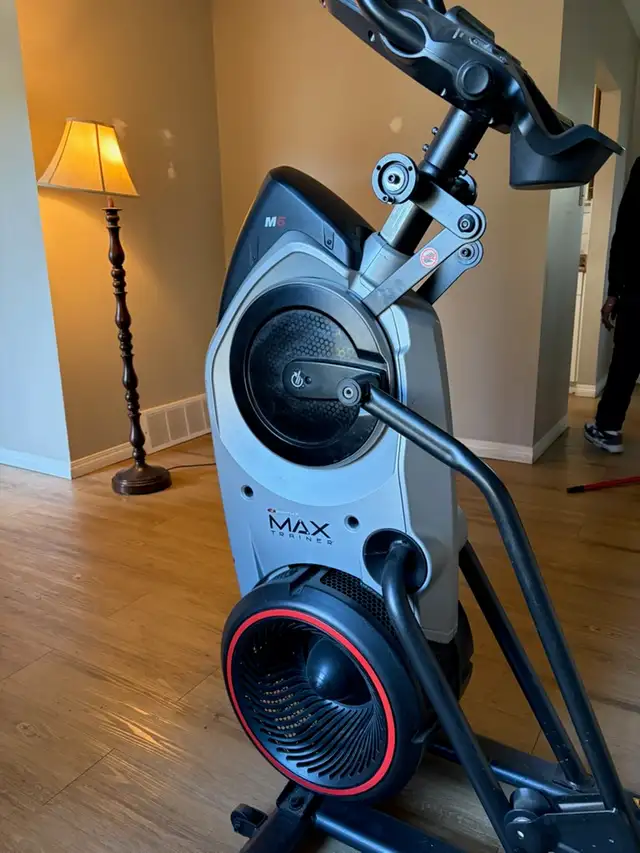 • Brand: Bowflex (Nautilus, Inc.)• Model Group: M6/M8 Max Train