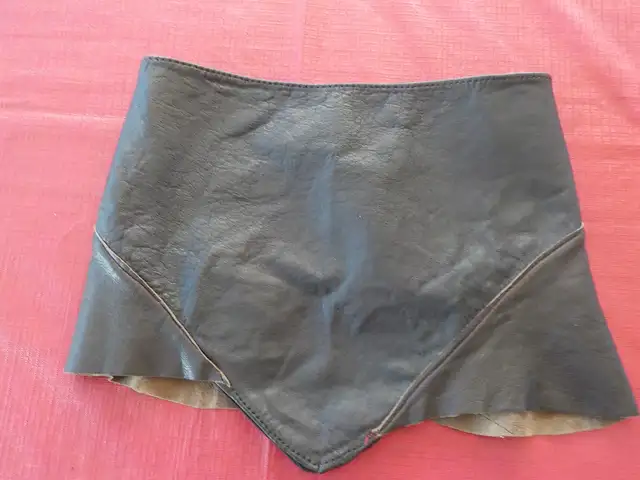 PROTÈGE-COU EN CUIR (COLLET) AVEC ATTACHE VELCRO AJUSTABLE