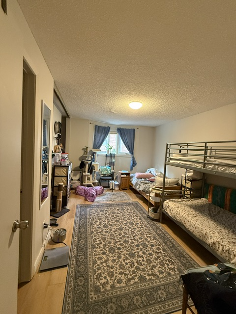 Private Room   Private Toilet in a 2 bedroom aprt — $925/month