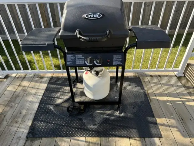 BBQ Set Incl. Broil-Mate BBQ, Propane Tank, Cover, and Floor Mat