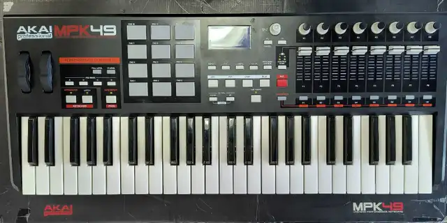 AKAI MPK49 MIDI KEYBOARD W/BOX