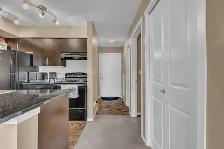 2 bedroom, 1 W/R, insuite laundry with 1 parking in Cosy area - Photo 9