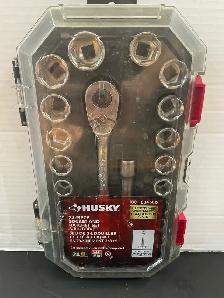 HUSKY RATCHET/SOCKET SET