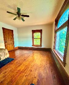 Spacious Furnished Room Rental - Photo 2