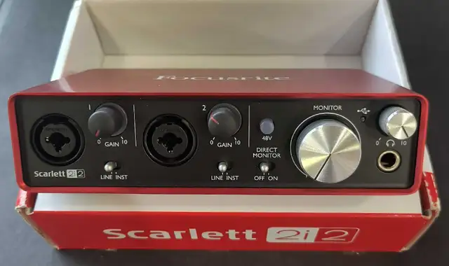 GEN2 FOCUSRITE SCARLETT 2I2 W/BOX