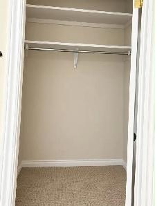 Master Room with washroom available in Kitchener only females - Photo 2