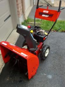 SNOWBLOWER 8 hp 24 inch, STARTS FIRST POLE, - Photo 4
