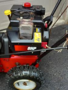 SNOWBLOWER 8 hp 24 inch, STARTS FIRST POLE, - Photo 5