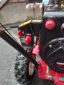 SNOWBLOWER 8 hp 24 inch, STARTS FIRST POLE, - Photo 6