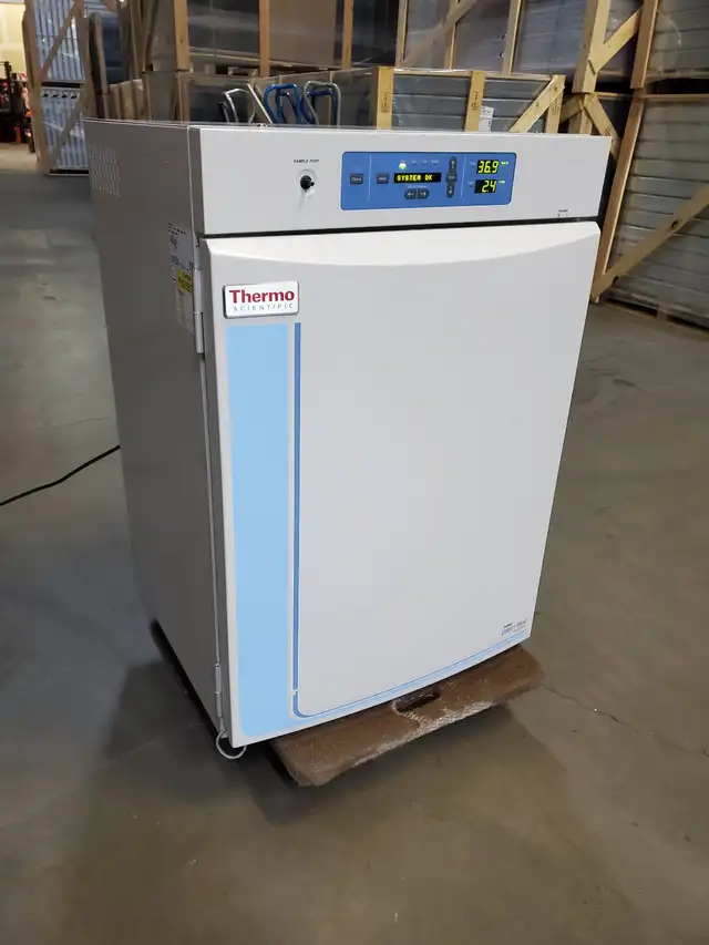 Thermo Scientific 310 Direct Heat CO2 Incubator