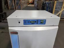 Thermo Scientific 310 Direct Heat CO2 Incubator - Photo 2