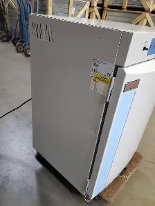 Thermo Scientific 310 Direct Heat CO2 Incubator - Photo 3