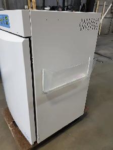 Thermo Scientific 310 Direct Heat CO2 Incubator - Photo 5