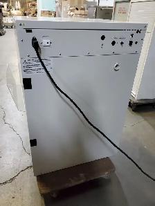Thermo Scientific 310 Direct Heat CO2 Incubator - Photo 6