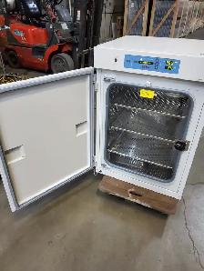Thermo Scientific 310 Direct Heat CO2 Incubator - Photo 9