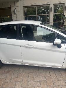 2014 Ford Fiesta SE (Extended Warranty) - Photo 2