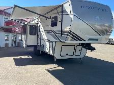 2022 Keystone Montana 3121RL, REAR LIVING SPACIOUS.