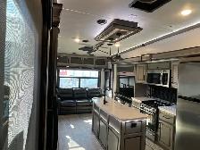 2022 Keystone Montana 3121RL, REAR LIVING SPACIOUS. - Photo 32