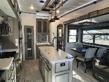 2022 Keystone Montana 3121RL, REAR LIVING SPACIOUS. - Photo 36