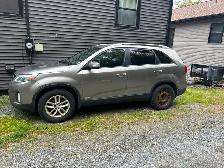2014 Kia Sorento LX AWD V6 – 7 seat – Fixer Upper / Parts Car - Photo 2