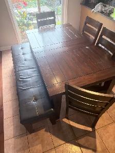 Dining table and chairs - Photo 2