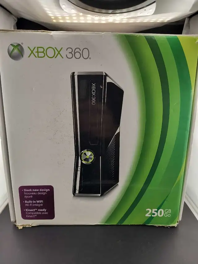 XBOX 360 SLIM 250GB W/BOX