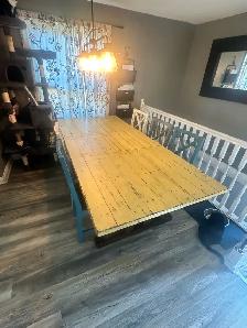 Dining Room Table - Photo 2
