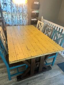 Dining Room Table - Photo 4