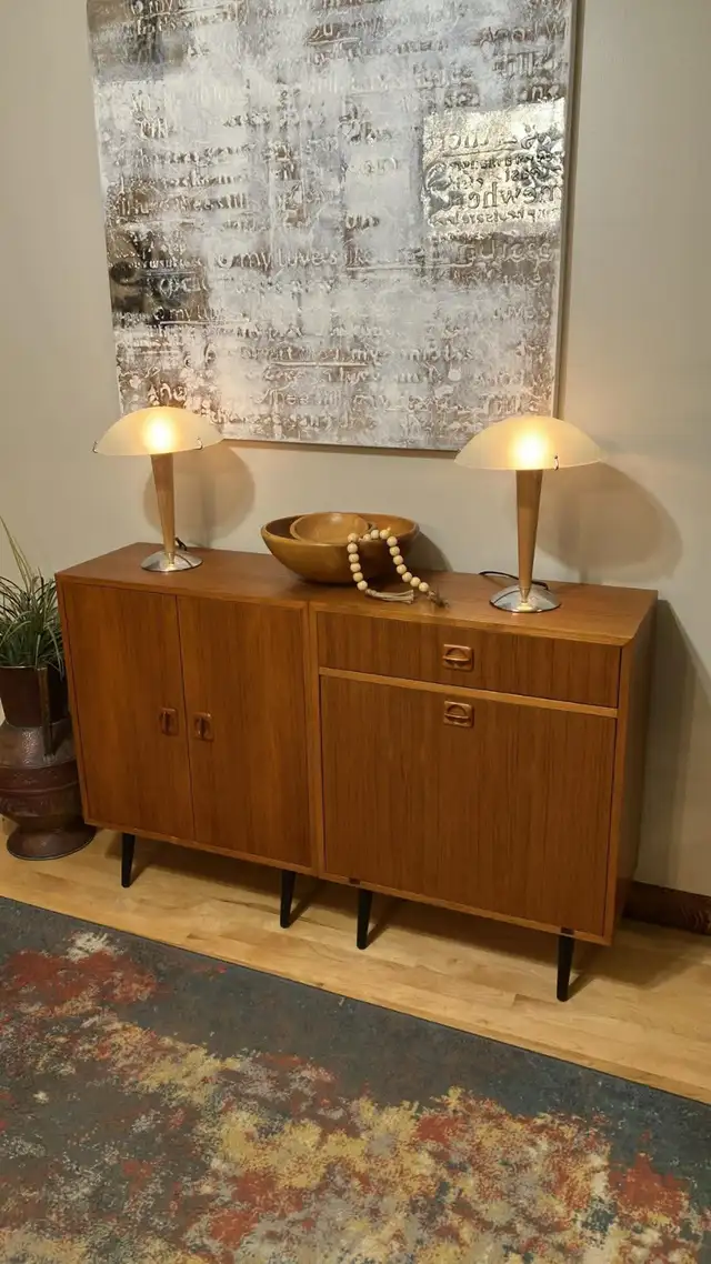 Mid century modern. Vintage. 2 lampes IKEA KVINTOL / Buffet TEAK