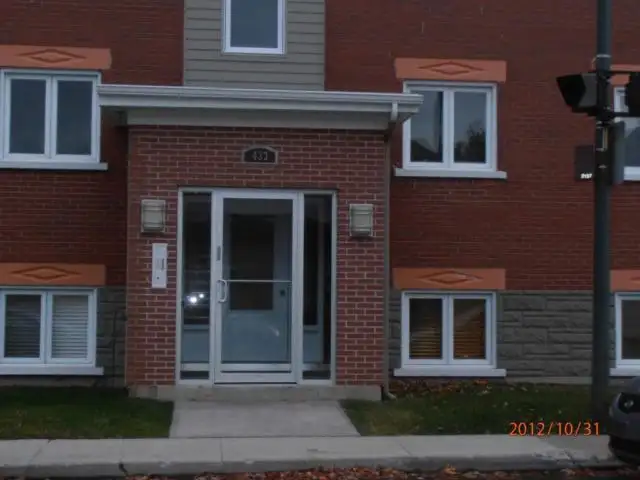 très beau 5½ rue Chabot, secteur Vanier, demi sous-sol libre