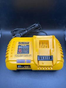 DEWALT 8AMP FAST CHARGER DCB118