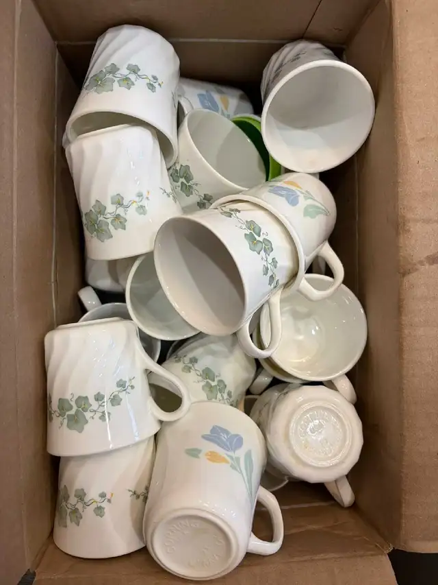 Corelle / Corning Mugs Box Lot – 15  Mugs (Callaway Ivy &