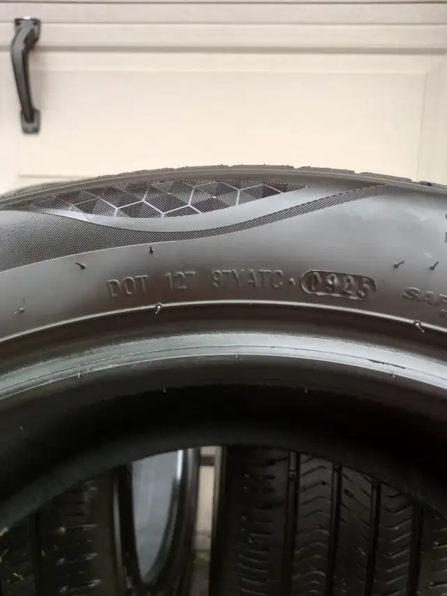 4 tires KUMHO 215/55/R18 all season.