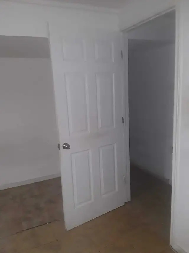 Private room for rent,available November.