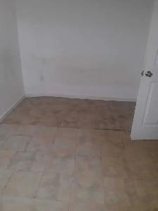 Private room for rent,available November. - Photo 2