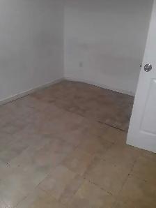 Private room for rent,available November. - Photo 5