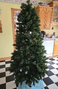 Christmas Tree 7.5' - Photo 2