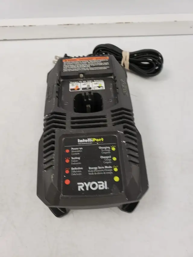 (9927844) Ryobi P118 Charger